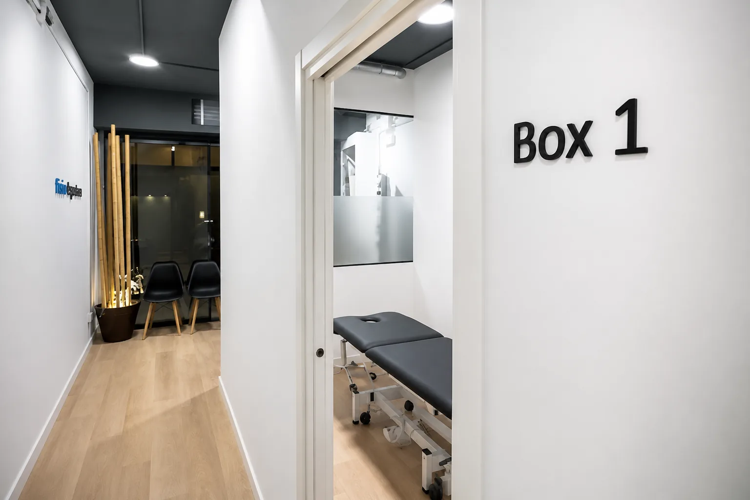 Passadís i box de tractament del centre